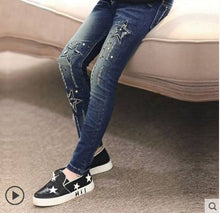 Load image into Gallery viewer, 2020 Spring Fall Girls Fashion Lace Pearls Spliced Jeans Children's New Stretch Denim Pants Kids All-Match Casual Trousers X261