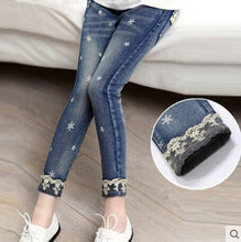 Load image into Gallery viewer, 2020 Spring Fall Girls Fashion Lace Pearls Spliced Jeans Children's New Stretch Denim Pants Kids All-Match Casual Trousers X261