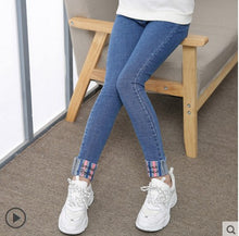 Load image into Gallery viewer, 2020 Spring Fall Girls Fashion Lace Pearls Spliced Jeans Children's New Stretch Denim Pants Kids All-Match Casual Trousers X261
